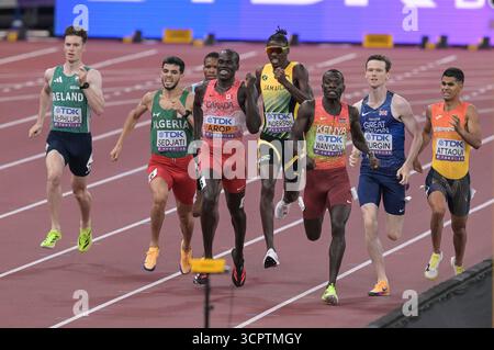 Djamel Sedjati aus Algerien, Marco AROP aus Kanada und Emmanuel Wanyonyi aus Kenia traten im 800-m-Finale der Männer bei den Leichtathletik-Weltmeisterschaften an Stockfoto