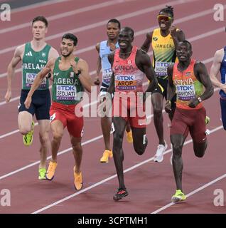 Djamel Sedjati aus Algerien, Marco AROP aus Kanada und Emmanuel Wanyonyi aus Kenia traten im 800-m-Finale der Männer bei den Leichtathletik-Weltmeisterschaften an Stockfoto