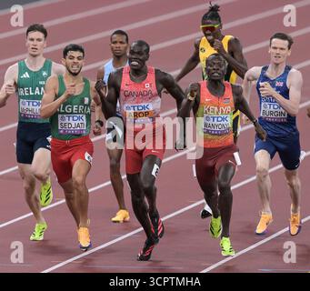 Djamel Sedjati aus Algerien, Marco AROP aus Kanada und Emmanuel Wanyonyi aus Kenia traten im 800-m-Finale der Männer bei den Leichtathletik-Weltmeisterschaften an Stockfoto