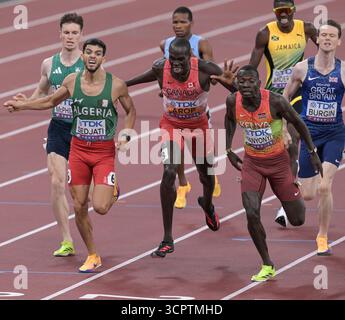 Djamel Sedjati aus Algerien, Marco AROP aus Kanada und Emmanuel Wanyonyi aus Kenia traten im 800-m-Finale der Männer bei den Leichtathletik-Weltmeisterschaften an Stockfoto