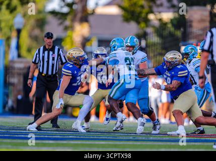 Tulsa, OK, USA. September 2025. Tulsa Golden Hurricane Defensive Lineman Tyler Rich (58) und Tulsa Golden Hurricane Safety Zach Williams (18) während des vierten Viertels des NCAA Football Spiels zwischen der Tulane University und der University of Tulsa im H.A. Chapman Stadium in Tulsa, OK. Ron Lane/CSM/Alamy Live News Stockfoto