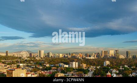 Panoramablick auf die Gebäude Chapultepec und Polanco, Mexiko-Stadt Stockfoto