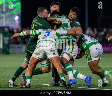 Galway, Republik Irland. September 2025. Spieler in Aktion während des Spiels der United Rugby Championship Runde 1 zwischen Connacht Rugby und Benetton Rugby im Dexcom Stadium in Galway, Irland am 27. September 2025 (Foto: Andrew SURMA/ Credit: SIPA USA/Alamy Live News Stockfoto