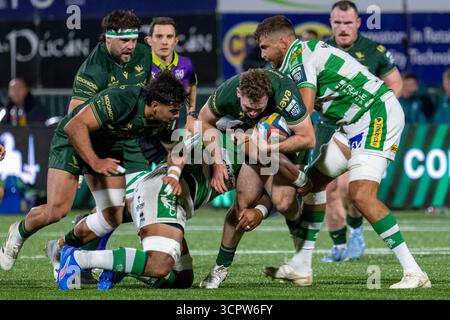 Galway, Republik Irland. September 2025. Cathal Forde von Connacht Rugby mit dem Ball während des Spiels der United Rugby Championship Runde 1 zwischen Connacht Rugby und Benetton Rugby im Dexcom Stadium in Galway, Irland am 27. September 2025 (Foto: Andrew SURMA/ Credit: SIPA USA/Alamy Live News Stockfoto