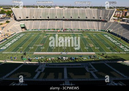 Fort Collins, CO, USA. September 2025. Sonny Lubick Field im Canvas Stadium vor Beginn des College-Fußballspiels zwischen den Washington State Cougars und den Colorado State Rams im Sonny Lubick Field im Canvas Stadium in Fort Collins, CO. (Foto: Kevin Langley/Sports South Media). Quelle: csm/Alamy Live News Stockfoto