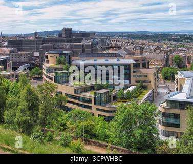 Der Unterhaltungs- und Freizeitkomplex Omni Centre in Edinburghs Greenside Viertel, vom Calton Hill aus gesehen. Edinburgh. Schottland Stockfoto