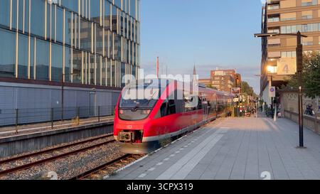 Enschede Overijssel Niederlande 26. September 2025 DB Deutsche Bahn Regionalbahn Linie RB64 zwischen Ochtrup und Enschede fährt vom Bahnhof Enschede ab. International, zug, Verkehr, Passagier, Reisen, reis, Stockfoto