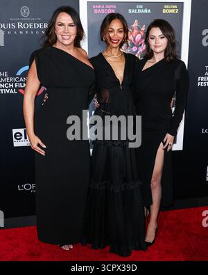 Selena Gomez heiratet den Musikproduzenten Benny Blanco am Samstag, den 27. September 2025 in Santa Barbara, Kalifornien. LOS ANGELES, KALIFORNIEN, USA – 29. OKTOBER: Karla Sofia Gascon, Zoe Saldana und die amerikanische Schauspielerin, Sängerin, Produzentin und Geschäftsfrau Selena Gomez kommen am French American Film Festival an – Premiere von Netflix 'Emilia Perez', die am 29. Oktober 2024 im Directors Guild of America Theater Complex in Los Angeles, Kalifornien, USA stattfand. (Foto: Xavier Collin/Image Press Agency) Stockfoto