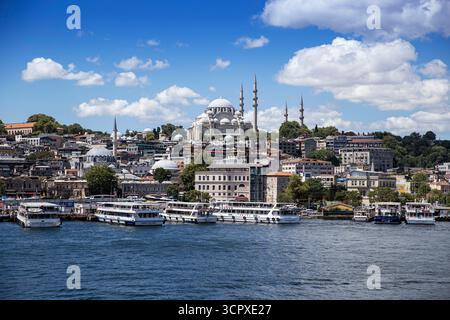 Süleymaniye-Moschee in Istanbul, Türkei, Historische Osmanische Architektur, Goldenes Horn und Ikonenstadtbild von Istanbul Stockfoto
