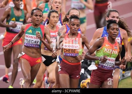 Gudaf Tsegay aus Äthiopien trat am 12. September im 5000-m-Finale der Frauen bei den Leichtathletik-Weltmeisterschaften Tokio 2025 im Nationalstadion an Stockfoto