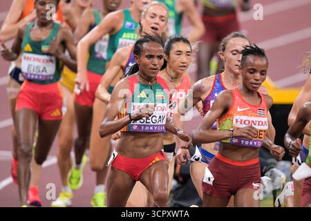 Gudaf Tsegay aus Äthiopien trat am 12. September im 5000-m-Finale der Frauen bei den Leichtathletik-Weltmeisterschaften Tokio 2025 im Nationalstadion an Stockfoto