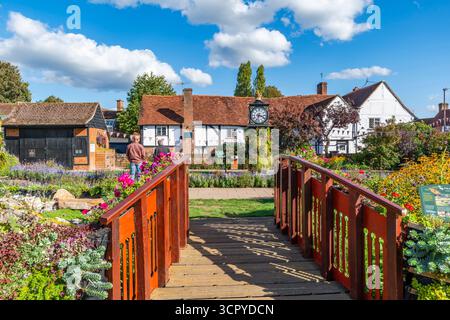 OLD AMERSHAM, Großbritannien – 21. SEPTEMBER 2025: Die preisgekrönten Gärten von Old Amersham. Die Memorial Gardens wurden 1949 zum Gedenken an die gefallenen Helden eröffnet Stockfoto