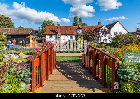 OLD AMERSHAM, Großbritannien – 21. SEPTEMBER 2025: Die preisgekrönten Gärten von Old Amersham. Die Memorial Gardens wurden 1949 zum Gedenken an die gefallenen Helden eröffnet Stockfoto