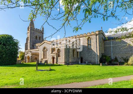 Blick auf die St. Mary's Parish Church aus dem 13. Jahrhundert in Old Amersham, Großbritannien Stockfoto