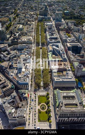 Luftbild, Altstadt mit Bürohäusern und Einkaufsmeilen, Baumallee mit Königsallee, Breitenbacher Hof und Baustelle Parkhaus Königsallee Ecke Benrather Straße, Corneliusplatz mit Brunnen, Stadtmitte, Düsseldorf, Rheinland, Nordrhein-Westfalen, Deutschland ACHTUNGxMINDESTHONORARx60xEURO *** Luftblick, Altstadt mit Bürogebäuden und Einkaufsmeile, baumgesäumte Allee mit Königsallee, Breitenbacher Hof und Baustellenparkhaus Königsallee Ecke Benrather Straße, Corneliusplatz mit Brunnen, Stadtzentrum, Düsseldorf, Rheinland, Nordrhein-Westfalen, Deutschland ACHTUNGxMINDESTHONORARx6 Stockfoto
