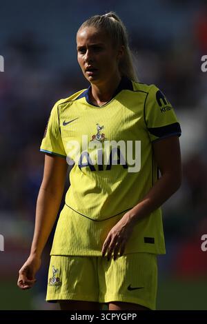 LEICESTER, GROSSBRITANNIEN. SEPTEMBER 2025. Olivia Holdt aus Tottenham während des Spiels der Barclays Womens Super League zwischen Leicester City und Tottenham Hotspur im King Power Stadium in Leicester, Großbritannien. Quelle: James Holyoak/Alamy Live News Stockfoto