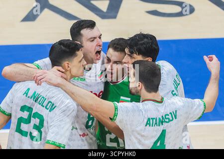 Pasay City, Philippinen. September 2025. Die Spieler Bulgariens feiern nach dem Treffer im letzten Spiel zwischen Italien und Bulgarien bei der FIVB Männer-Weltmeisterschaft 2025 in Pasay City, Philippinen, 28. September 2025. Quelle: Rouelle Umali/Xinhua/Alamy Live News Stockfoto