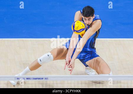 Pasay City, Philippinen. September 2025. Alessandro Michieletto aus Italien tritt beim Finalspiel zwischen Italien und Bulgarien bei der FIVB Männer-Weltmeisterschaft 2025 in Pasay City auf den Philippinen am 28. September 2025 an. Quelle: Rouelle Umali/Xinhua/Alamy Live News Stockfoto