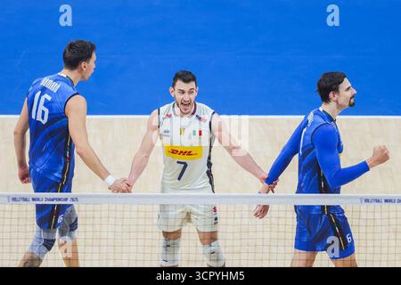 Pasay City, Philippinen. September 2025. Die Spieler Italiens reagieren, nachdem sie beim Finalspiel zwischen Italien und Bulgarien bei der FIVB Männer-Weltmeisterschaft 2025 in Pasay City, Philippinen, am 28. September 2025 einen Treffer erzielt haben. Quelle: Rouelle Umali/Xinhua/Alamy Live News Stockfoto