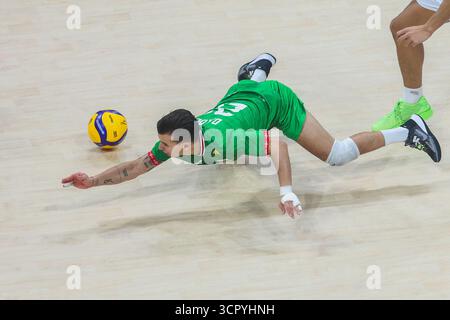 Pasay City, Philippinen. September 2025. Damyan Kolev von Bulgarien tritt beim Finalspiel zwischen Italien und Bulgarien an der FIVB Männer-Weltmeisterschaft 2025 in Pasay City, Philippinen, am 28. September 2025 an. Quelle: Rouelle Umali/Xinhua/Alamy Live News Stockfoto