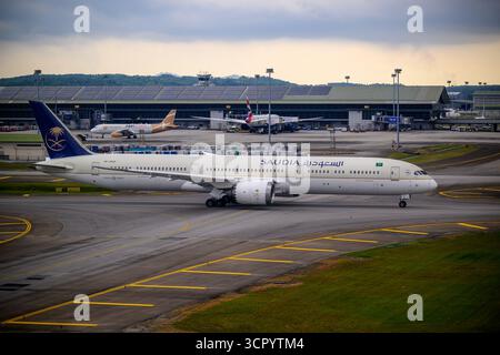 Saudi Arabian Airlines Boeing 787-10 Dreamliner HZ-AR25 am Boden am Kuala Lumpur International Airport Stockfoto