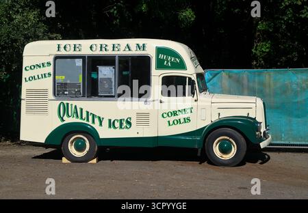Altmodischer Eiswagen, St. Fagans National Museum of History/Amgueddfa Werin Cymru, Cardiff, South Wales, Großbritannien. Stockfoto