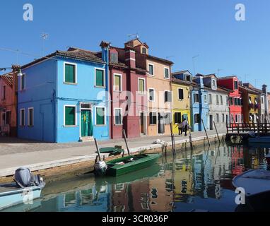 Burano, Italien 11. Oktober 2019: Burano ist eine Insel in der Lagune von Venedig, Norditalien, bei Torcello am nördlichen Ende der Lagune. Stockfoto