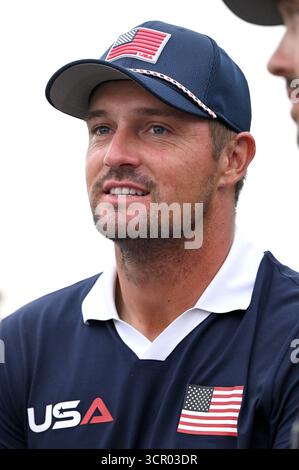 Farmingdale, USA. September 2025. Bryson DeChambeau vom Team USA auf dem 16. Green am Ende des zweiten Wettkampfes des Ryder Cup 2025 auf dem Bethpage Black Course, Farmingdale, NY, 27. September 2025. (Foto: Anthony Behar/SipaUSA) Credit: SIPA USA/Alamy Live News Stockfoto