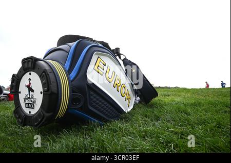 Farmingdale, USA. September 2025. Team Europe spielt am zweiten Tag des Wettkampfes des Ryder Cup 2025 auf dem Bethpage Black Course, Farmingdale, NY, 27. September 2025. (Foto: Anthony Behar/SipaUSA) Credit: SIPA USA/Alamy Live News Stockfoto
