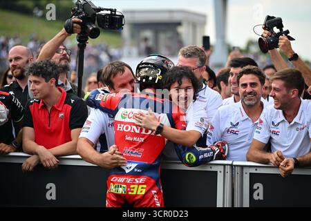 Motegi, Japon. September 2025. MILLER Jack (aus), Prima Pramac Racing, Yamaha YZR-M1, Porträt, feiert sein Podium während des MotoGP Motul Grand Prix von Japan 2025 auf dem Twin Ring Motegi Circuit vom 26. Bis 28. September in Motegi, Japan - Fotostudio Milagro/DPPI Credit: DPPI Media/Alamy Live News Stockfoto