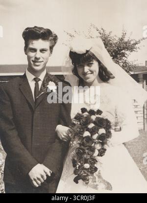Gitarrist Jeff Beck Mit Seiner Ersten Frau Patricia, 1963 Stockfoto
