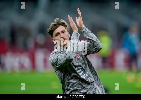 Mailand, Italien. September 2025. Alexis Saelemaekers vom AC Mailand Gesten während des Spiels der Serie A Enilive zwischen dem AC Mailand und dem SSC Napoli im Stadio Giuseppe Meazza am 28. September 2025 in Mailand. Quelle: Giuseppe Maffia/Alamy Live News Stockfoto