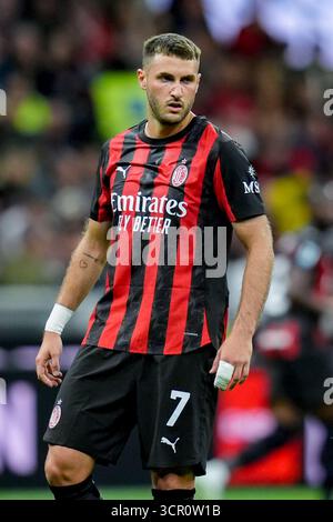 Mailand, Italien. September 2025. Santiago Gimenez vom AC Milan während des Serie A Enilive Spiels zwischen AC Milan und SSC Napoli im Stadio Giuseppe Meazza am 28. September 2025 in Mailand. Quelle: Giuseppe Maffia/Alamy Live News Stockfoto
