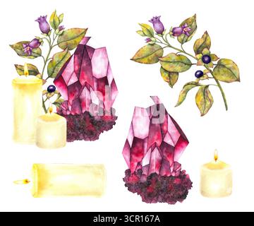 Aquarellillustration mit glühend roten rubinroten Kristallen brennenden Kerzen und Zweig des tödlichen Nachtschattens Atropa Belladonna mit lila Blumen und Beeren gesetzt. Für mystische esoterische und magische Designs. Stockfoto