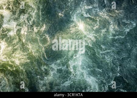Das Wasser des Yellowstone River fließt durch den Grand Canyon Stockfoto