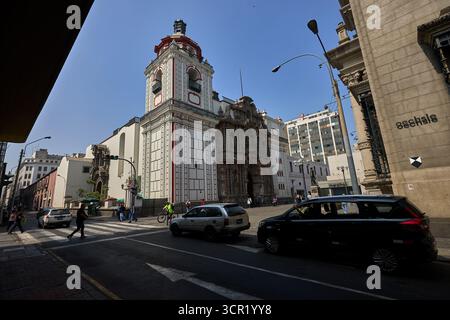 Historische Kolonialarchitektur in Lima, Peru, fängt das Bild die Schönheit und den Charme dieses UNESCO-Weltkulturerbes ein. Historisches Zentrum. Stockfoto