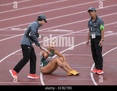 Sharlene Mawdsley aus Irland trat am 12. Dezember 2025 im Nationalstadion in Tokio in den 4x400 m Staffelfrauenläufen an Stockfoto