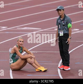Sharlene Mawdsley aus Irland trat am 12. Dezember 2025 im Nationalstadion in Tokio in den 4x400 m Staffelfrauenläufen an Stockfoto