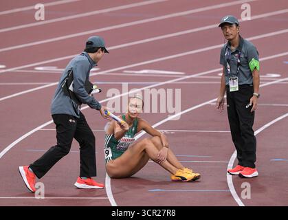 Sharlene Mawdsley aus Irland trat am 12. Dezember 2025 im Nationalstadion in Tokio in den 4x400 m Staffelfrauenläufen an Stockfoto