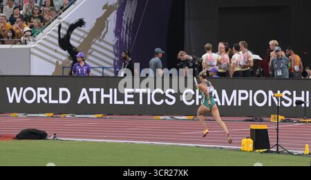 Sharlene Mawdsley aus Irland trat am 12. Dezember 2025 im Nationalstadion in Tokio in den 4x400 m Staffelfrauenläufen an Stockfoto