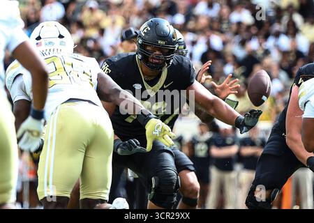 27. September 2025: Wake Forest University Offensive Lineman Fa'alili Fa'amoe (79) Blocks. NCAA-Fußballspiel zwischen Georgia Tech und Wake Forest University im AlLegacy Federal Credit Union Stadium in Winston-Salem, North Carolina. David Beach/CSM Stockfoto