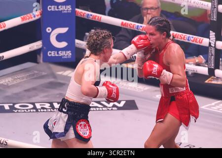 Montreal, Ciudad de Mexico, Kanada. September 2025. Sol Cudos aus Argentinien schlägt Kim Clavel aus Kanada während des IBF World Mindestgewicht Titelkampfes im Saint-Denis Theater. Am 27. September 2025 in Montreal, Kanada. (Credit Image: © Horacio Zamora Rios/eyepix via ZUMA Press Wire) NUR REDAKTIONELLE VERWENDUNG! Nicht für kommerzielle ZWECKE! Stockfoto