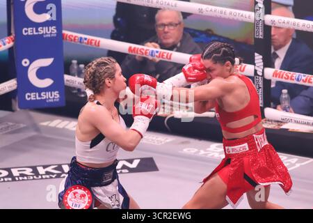 Montreal, Ciudad de Mexico, Kanada. September 2025. Sol Cudos aus Argentinien schlägt Kim Clavel aus Kanada während des IBF World Mindestgewicht Titelkampfes im Saint-Denis Theater. Am 27. September 2025 in Montreal, Kanada. (Credit Image: © Horacio Zamora Rios/eyepix via ZUMA Press Wire) NUR REDAKTIONELLE VERWENDUNG! Nicht für kommerzielle ZWECKE! Stockfoto