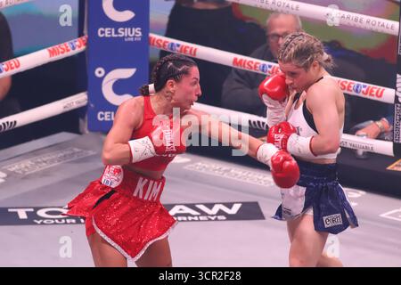 Montreal, Ciudad de Mexico, Kanada. September 2025. Kim Clavel aus Kanada schlägt Sol Cudos aus Argentinien während des IBF World Mindestgewicht Titelkampfes im Saint-Denis Theater. Am 27. September 2025 in Montreal, Kanada. (Credit Image: © Horacio Zamora Rios/eyepix via ZUMA Press Wire) NUR REDAKTIONELLE VERWENDUNG! Nicht für kommerzielle ZWECKE! Stockfoto