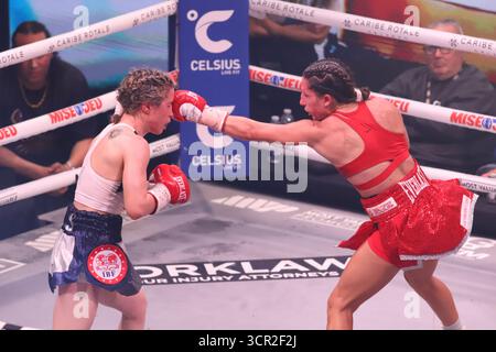 Montreal, Ciudad de Mexico, Kanada. September 2025. Kim Clavel aus Kanada schlägt Sol Cudos aus Argentinien während des IBF World Mindestgewicht Titelkampfes im Saint-Denis Theater. Am 27. September 2025 in Montreal, Kanada. (Credit Image: © Horacio Zamora Rios/eyepix via ZUMA Press Wire) NUR REDAKTIONELLE VERWENDUNG! Nicht für kommerzielle ZWECKE! Stockfoto