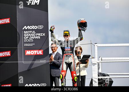 Japon. September 2025. MUNOZ David (Spa), Liquid Moly Dynavolt Intact GP, Porträt feiert seinen Sieg während des Moto3 Motul Grand Prix von Japan 2025 auf dem Twin Ring Motegi Circuit vom 26. Bis 28. September in Motegi, Japan - Fotostudio Milagro/DPPI Credit: DPPI Media/Alamy Live News Stockfoto