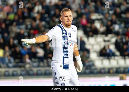 Empoli, Italien. September 2025. Andrea Fulignati (Empoli) während des Spiels Empoli FC gegen Carrarese Calcio in Empoli, Italien, 28. September 2025 Credit: Independent Photo Agency/Alamy Live News Stockfoto