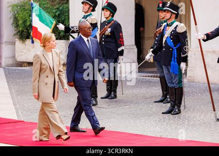 Rom, Italien. September 2025. Premierminister Giorgia Meloni und der Präsident der Republik Guinea-Bissau Umaro Sissoco Botschaft - während des Treffens im Palazzo Chigi, Rom, Montag, 29. September 2025 (Foto: Roberto Monaldo/LaPresse) Credit: LaPresse/Alamy Live News Stockfoto