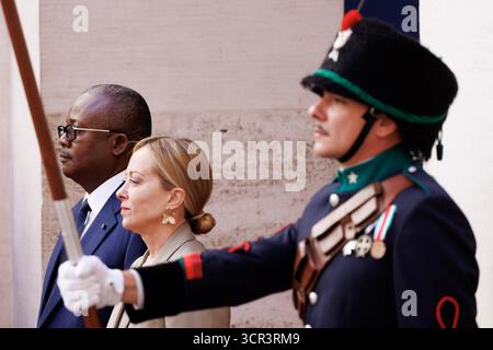 Rom, Italien. September 2025. Premierminister Giorgia Meloni und der Präsident der Republik Guinea-Bissau Umaro Sissoco Botschaft - während des Treffens im Palazzo Chigi, Rom, Montag, 29. September 2025 (Foto: Roberto Monaldo/LaPresse) Credit: LaPresse/Alamy Live News Stockfoto