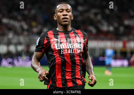 Mailand, Italien. September 2025. Pervis Estupinan vom AC Mailand während des Fußballspiels der Serie A 2025/2026 zwischen dem AC Mailand und dem SSC Napoli im San Siro Stadion in Mailand (Italien) am 28. September 2025. Quelle: Insidefoto/Alamy Live News Stockfoto